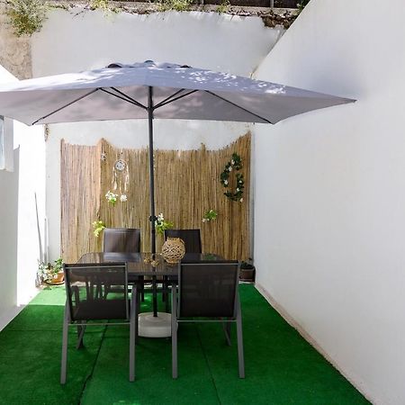 Beautiful And Spacious Apartment In Pagrati Athen Exterior foto