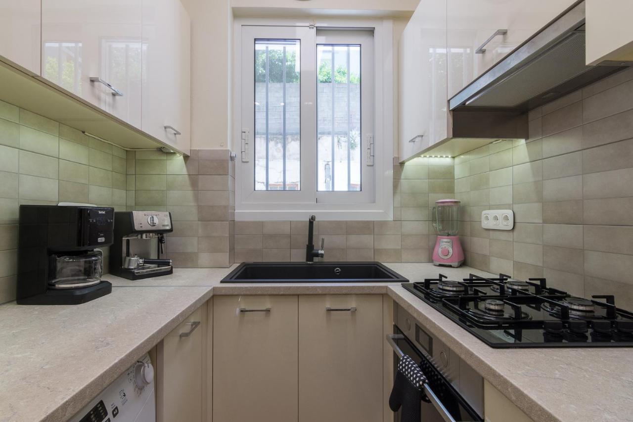Beautiful And Spacious Apartment In Pagrati Athen Exterior foto