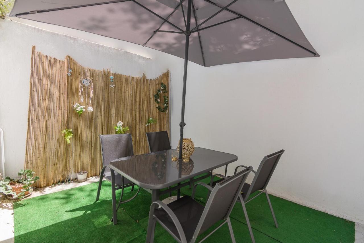 Beautiful And Spacious Apartment In Pagrati Athen Exterior foto