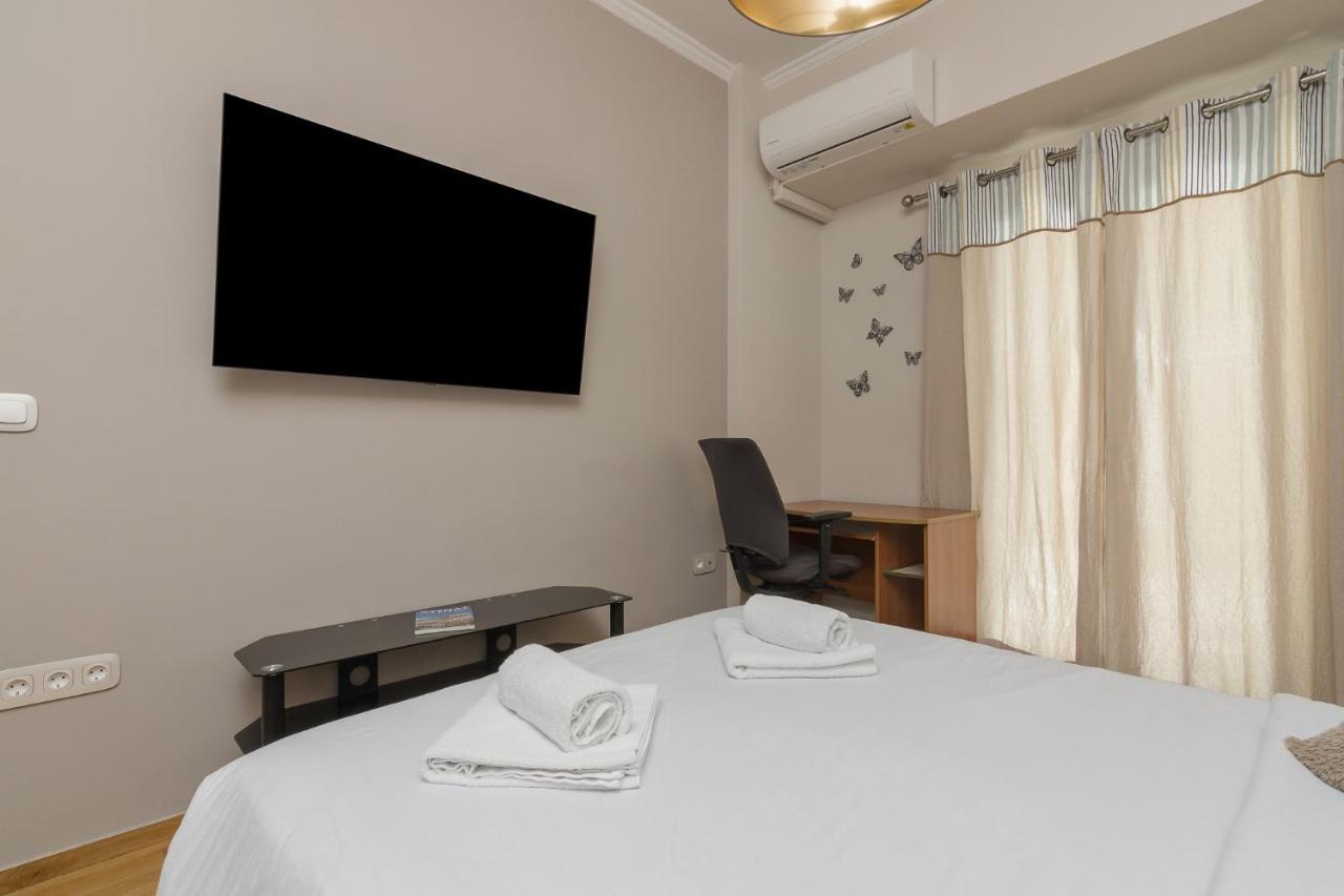 Beautiful And Spacious Apartment In Pagrati Athen Exterior foto