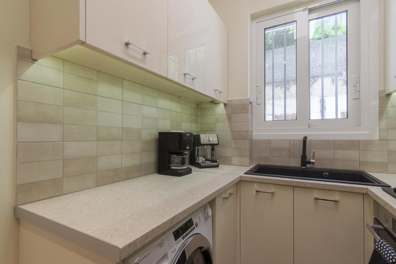 Beautiful And Spacious Apartment In Pagrati Athen Exterior foto